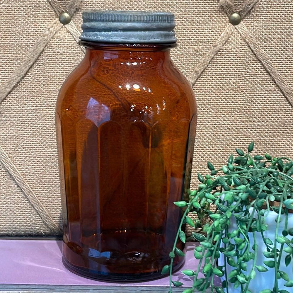 Vintage jar and lid